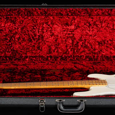 Ernie Ball Music Man Retro 70s StingRay 4 Bass White  (052) image 10