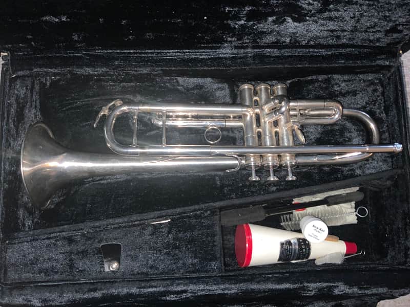 King 2055T Silver Flair Step-Up Model Bb Trumpet with 1st Slide Trigger
