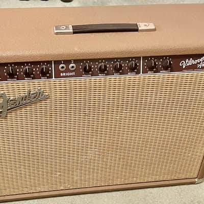 Fender '63 Vibroverb Reissue 40-Watt 2x10" Guitar Combo 1990 - 1995 - Brown Tolex image 1