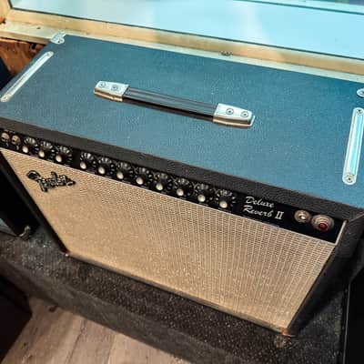 Fender Deluxe Reverb II 2-Channel 20-Watt 1x12" Guitar Combo - Black image 3