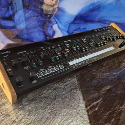Solid Oak 30° Synth Stand for Donner L1 – Handmade by Synths and Wood UK image 4
