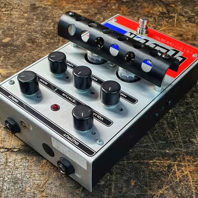 Electro-Harmonix English Muff'N Tube Distortion / Preamp 2005 - 2021 - Silver / Red / Blue image 4