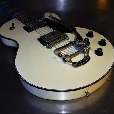 Hagstrom SWEDE L.P. 1976 White Aged,  Geppetto Camelot PAF pups..   Bigsby trem system.  Watch video image 10