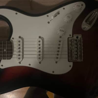 Squier Classic Vibe '60s Stratocaster with Laurel Fretboard 2019 - Present - 3-Color Sunburst image 3