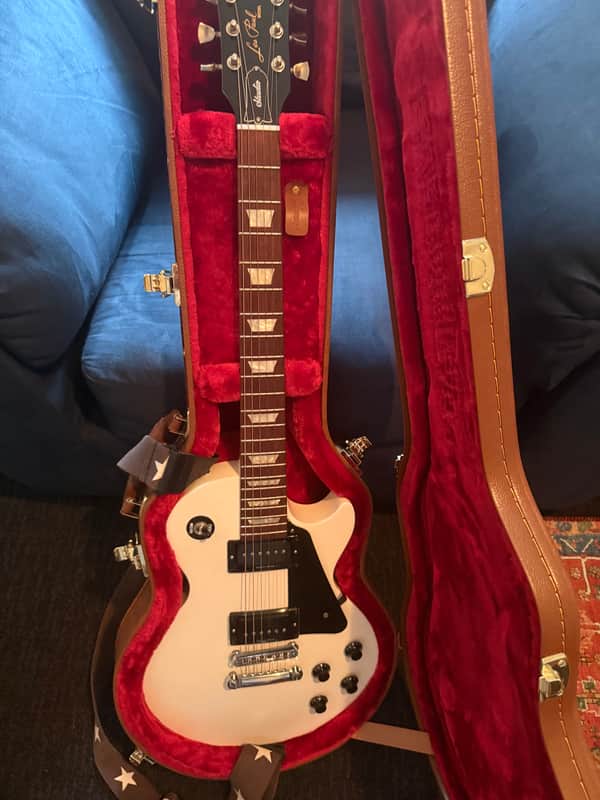 Gibson  Studio image 1