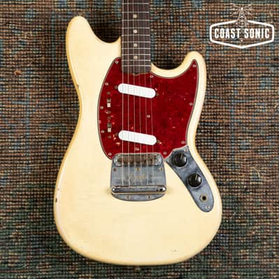 Vintage 1967 Fender Mustang with original case image 1