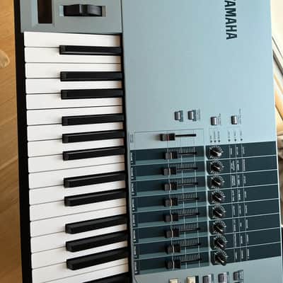 Yamaha Motif XS 8 Production Synthesizer 2000s - Gray image 5