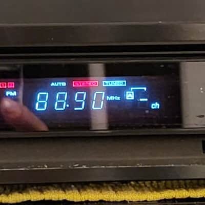 Kenwood Kenwood KT-89 is a quartz synthesizer AM/FM stereo tuner 1988 - Black image 1