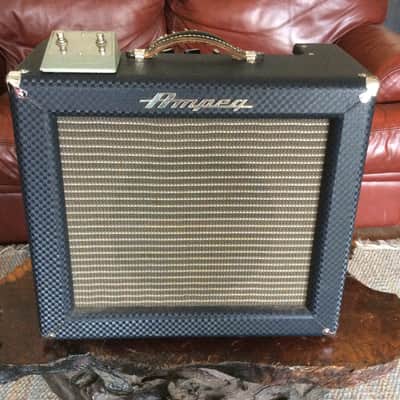 Ampeg R-12R-B 2-Channel 12-Watt 1x12" Guitar Combo