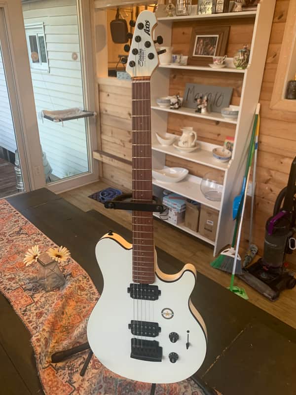 Sterling AX3S Axis 2018 - 2021 - White image 1