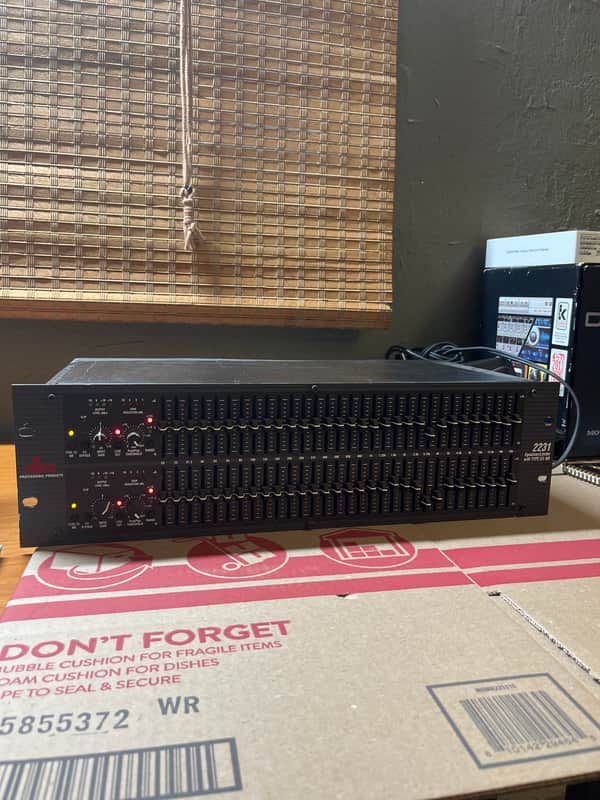 dbx 2231 2-Channel 31-Band Graphic Equalizer/Limiter w/ Type III Noise Reduction 2010s - Black image 1