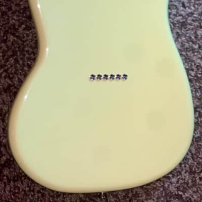 2024 Fender Player II Mustang Hialeah Yellow electric guitar hardhshell case image 4