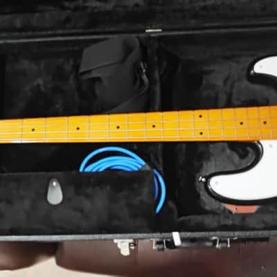 Squire by (Fender) 51' Re-Issue Classic Vibe 2021 - Sunburst with Accessories. image 5