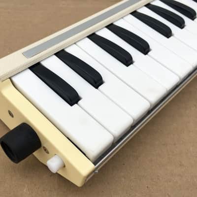 Yamaha P-32 A Pianica 32 Vintage Melodica Keyboard Harmonica + Case image 2