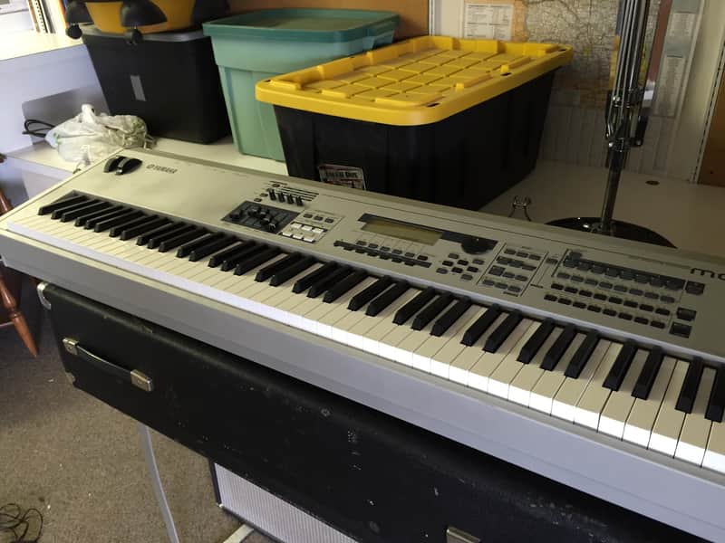 Yamaha MO8 2005 Gray image 1