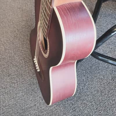 Art & Luthier AMI Parlor 2002 - Burgundy burst image 3