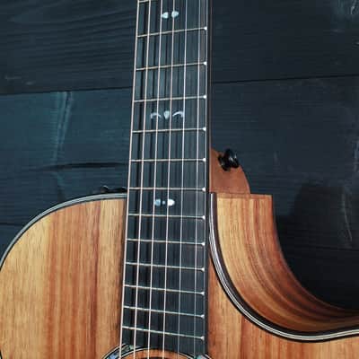 724ce Grand Auditorium / V-class Acoustic-Electric Guitar - Natural Hawaiian Koa image 19