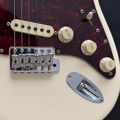 Fender Limited Edition Vintera ‘60s Stratocaster 2022 Olympic White image 5