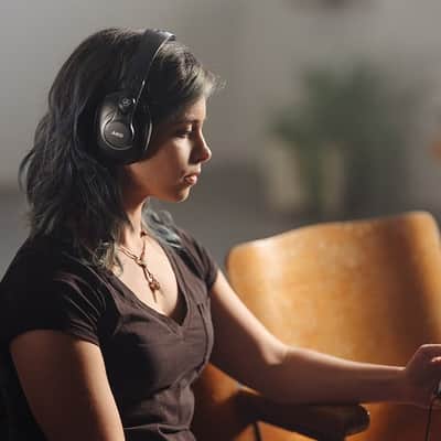 AKG K361 Over-ear, Closed-back Foldable Headphones with Swivel Earcups, Carrying Pouch and Detachable Cables image 3
