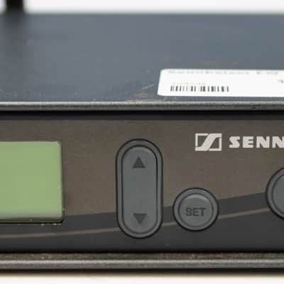 Sennheiser EM300 G2 B - True Diversity Receiver & SK100 G2 B - Body Pack Transmitter with Mic - 623-662 MHz - Black **used** image 4