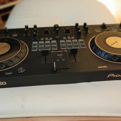 Pioneer DDJ-REV1 2-Channel DJ Controller 2022 - Present - Black image 3