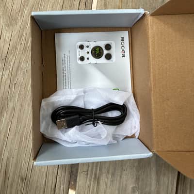 Mooer GL100 looper Drum machine  - White with box sampler groove box image 13