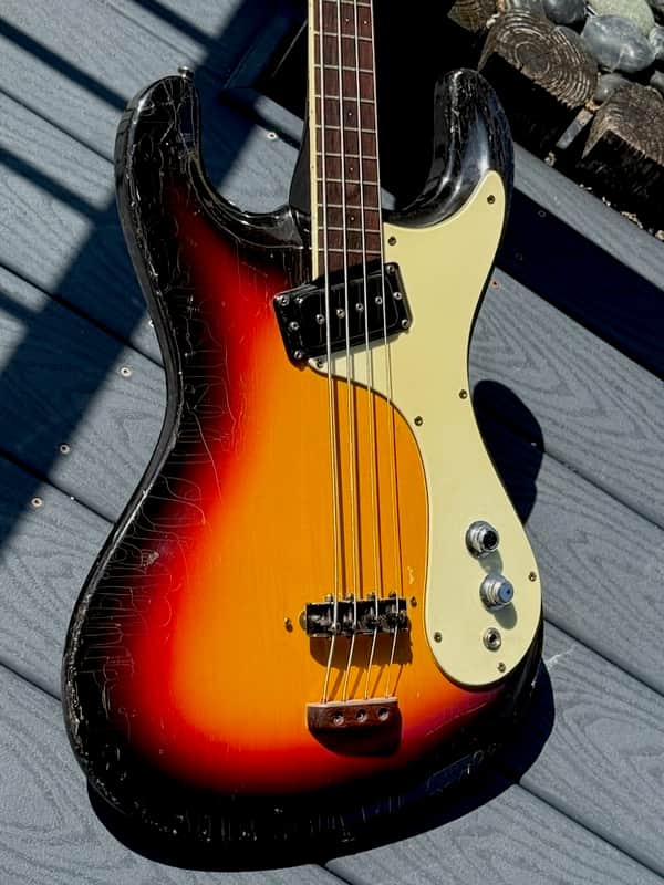 Mosrite Ventures Bass 1964 - 1st issue w/all early features Nitro'gard & Saucer knobs ready to enjoy ! image 1
