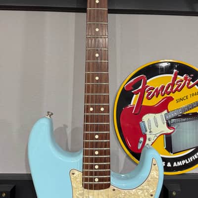 Fender Tom DeLonge Artist Series Signature Stratocaster 2002 - Daphne Blue image 5