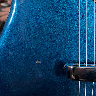 Eko 500 Mid 60s - Sparkle Blue front / mother of pearl back image 4