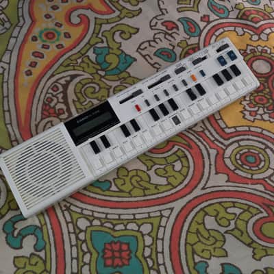 Casio VL-1 VL-Tone 29-Key Synthesizer Keyboard 1979 - 1984 - White