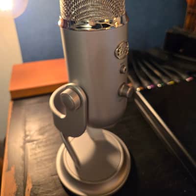 Blue Yeti Multipattern USB Microphone, MINT image 2