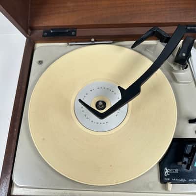 KLH Model Twenty Stereo Turntable Receiver image 6