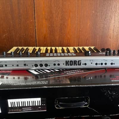 Korg R3 SYNTHESIZER/VOCODER w/box, mic, power supply Radias image 9