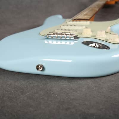 Fender Vintera III Early 60s Stratocaster - Sonic Blue - 2nd Hand image 12