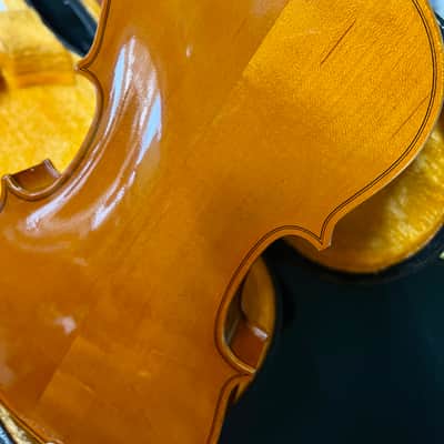 Suzuki Violin 1/4 image 3