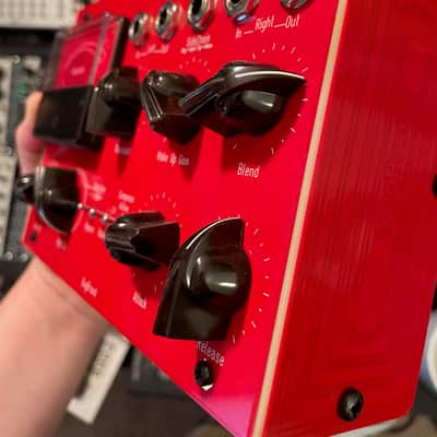 Bugbrand Stereo Compress 2022 - Red image 6