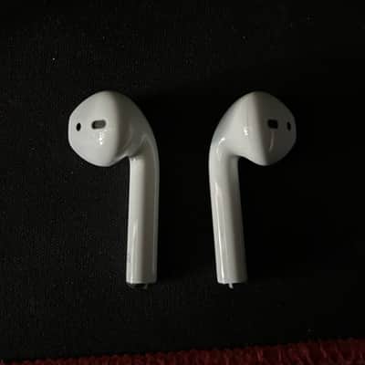Apple AirPods 1st Gen 2016-2018 image 4