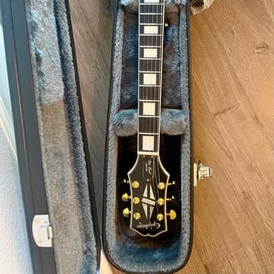 Epiphone Les Paul Custom Quilt Guitar and Les Paul Epilite Case 2025 - Ocean Blue image 8