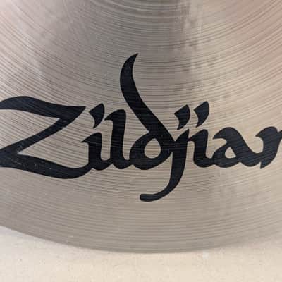 Zildjian 16" A Series Medium Thin Crash Cymbal 1982 - 2012 - Traditional image 11