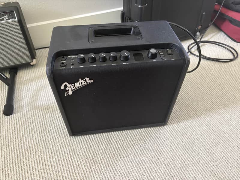 Fender Mustang LT25 25-Watt 1x8" Digital Modeling Guitar Combo 2019 - Present - Black image 1