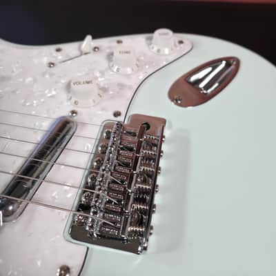 Squier Vintage Modified Surf Stratocaster 2012 - 2018 - Sonic Blue image 7