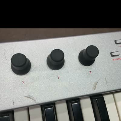Alesis Micron Analog Modeling Synthesizer Keyboard image 2