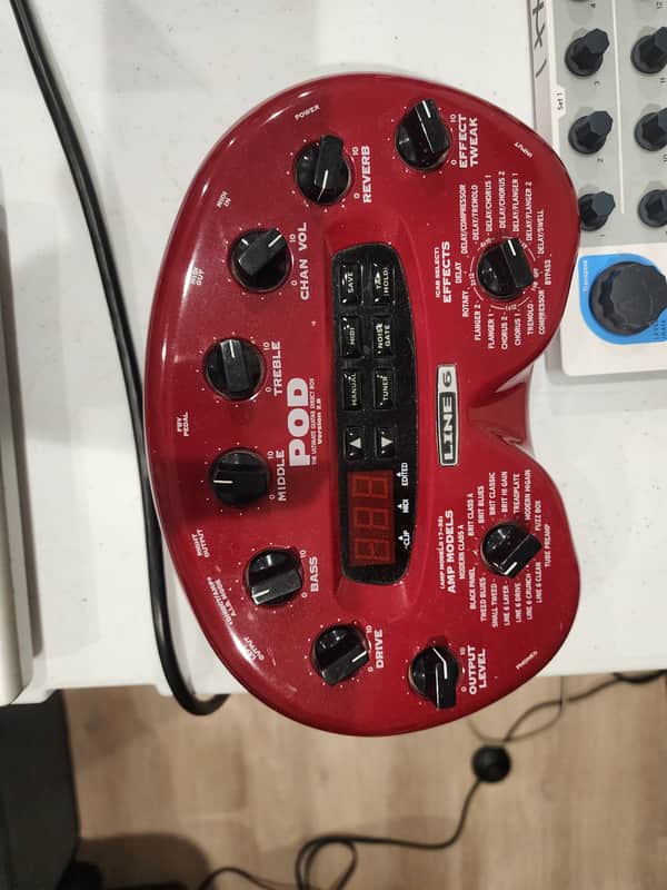 Line 6 POD 2.0 Multi-Effect and Amp Modeler