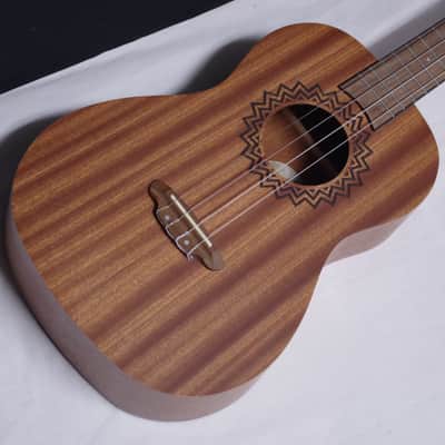Luna Vintage Mahogany Baritone Ukulele NEW w/ Bag - VMB image 3