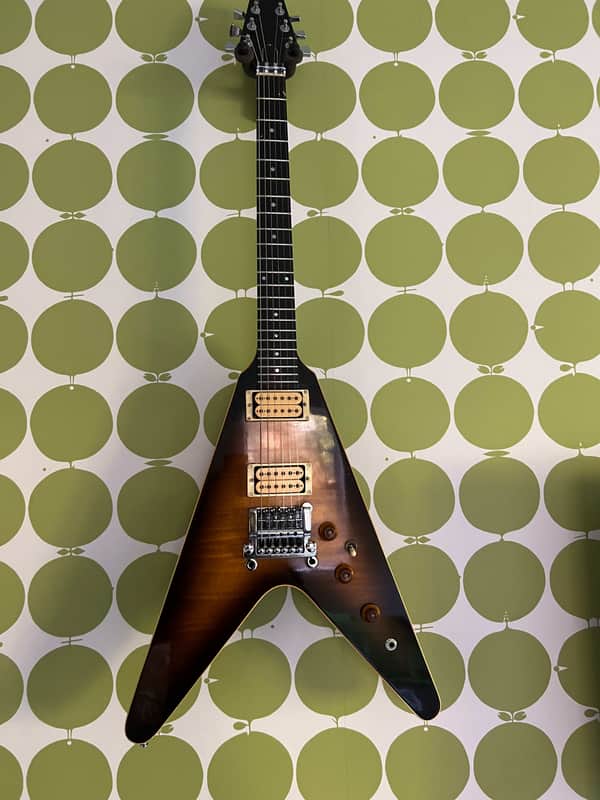 Gibson The Flying V CMT 1981-1985 - Sunburst image 1