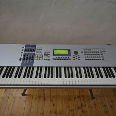 Yamaha Motif ES 8 Production Synthesizer