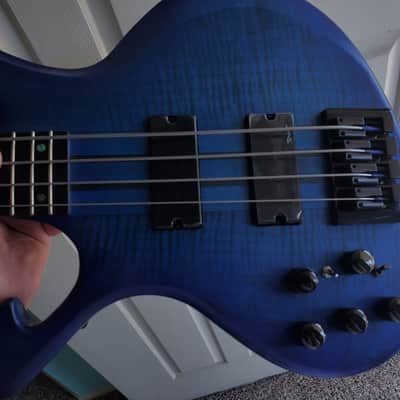 Spear Left Handed 4 string neck thru active Bass image 3