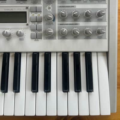 Access Virus TI Polar 37-Key Digital Synthesizer 2005 - White image 12