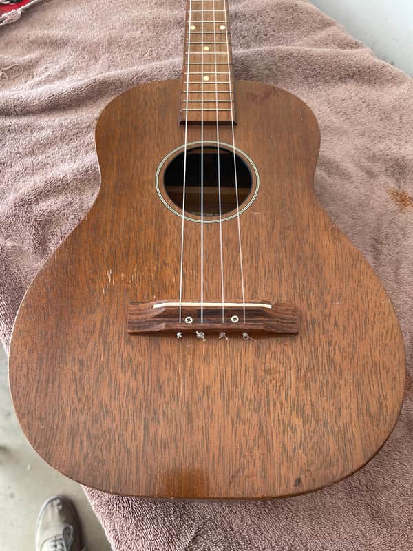 Lyra Baritone Ukulele 50's 60's