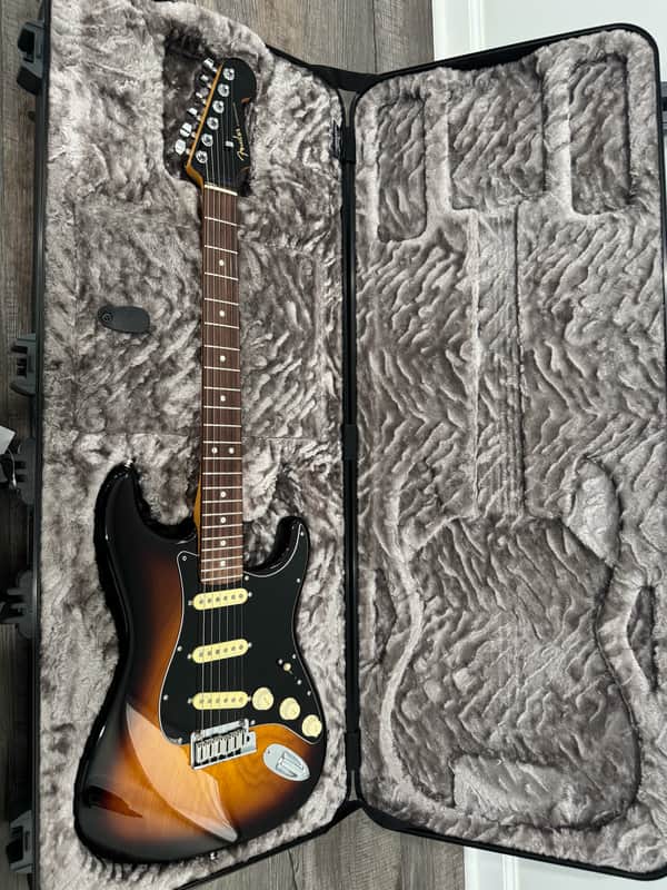 Fender American Ultra Luxe Stratocaster with Rosewood Fretboard 2021 - 2 Color Sunburst - MINT